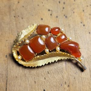Vintage 60s BSK goltone leaf brooch pin with faux amber stones